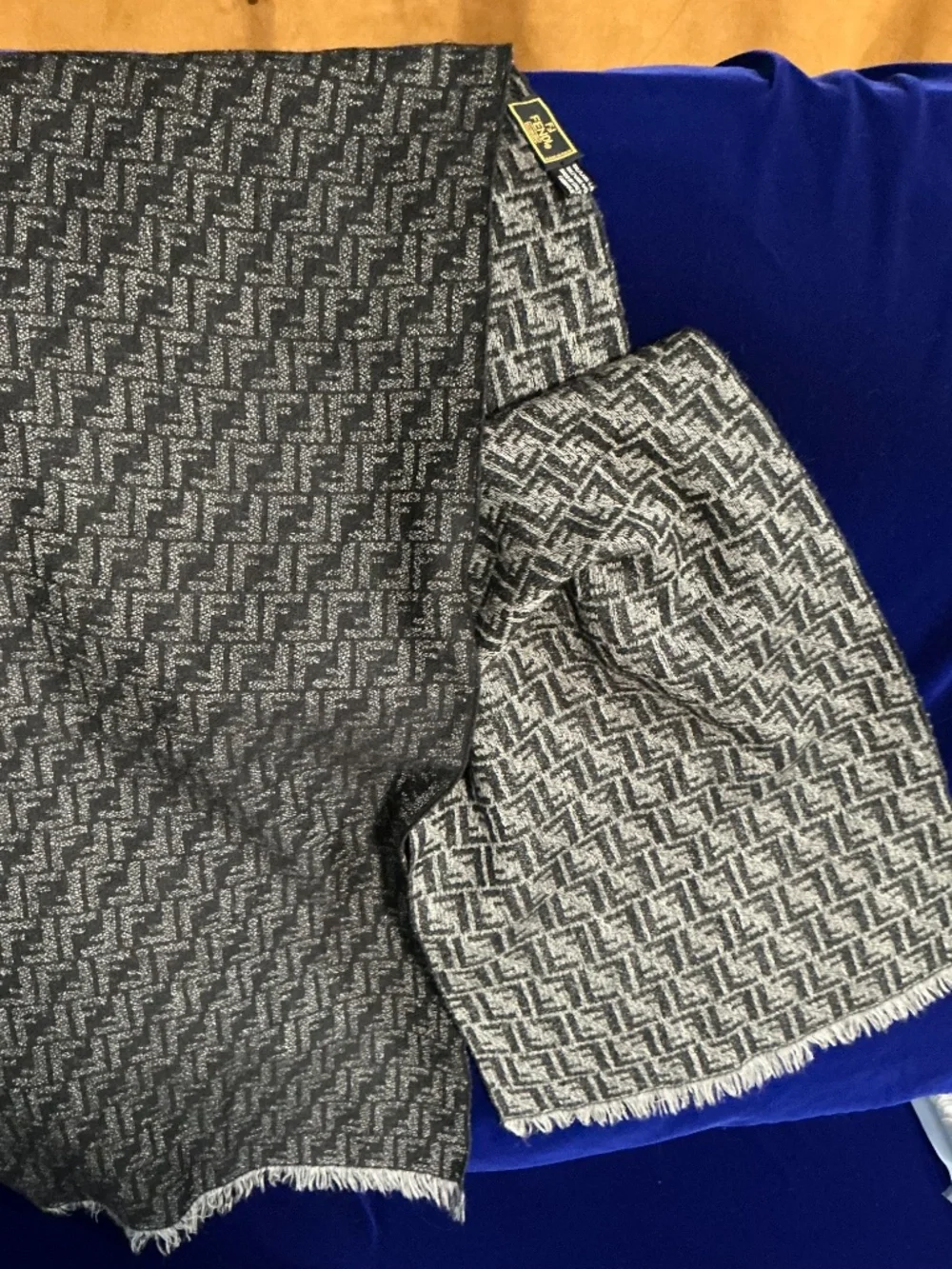 Fendi wool scarf black and gray